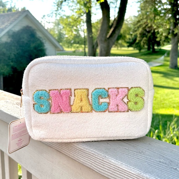 🦋Gloss & Glo Terry Cloth SNACKS 🏊 white  pouch - Picture 1 of 6